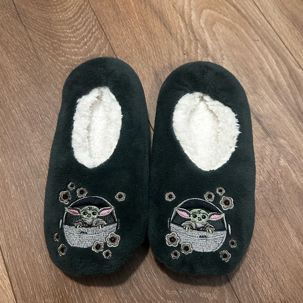 Vera Bradley Grogu/Baby Yoda Star Wars Slippers Size 4.5W/3 Kids